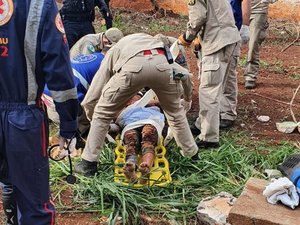 Mulher é agredida e abandonada em buraco com cerca de 3 metros de profundidade