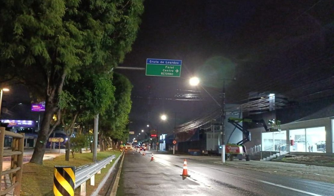 DMTT mantém instalação de guarda-corpo em vias de Maceió