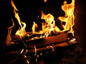 Com alta do gás, 1,2 mi domicílios apelaram a lenha ou carvão em 2017