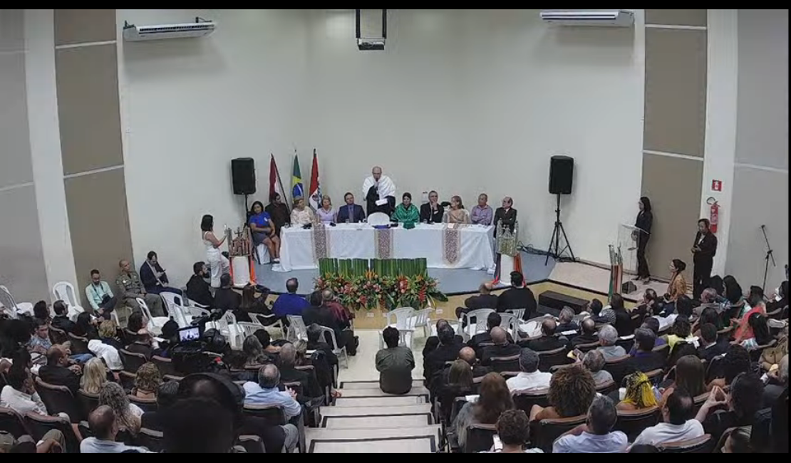 Tonholo faz seu primeiro discurso como Reitor da UFAL