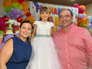 Prefeito de Junqueiro celebra formatura da filha na rede pública de ensino