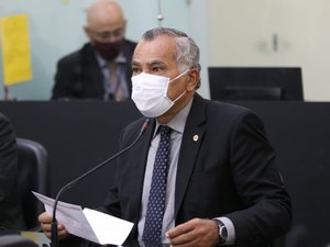 Tarcizo Freire cria programa de incentivo à adoção de animais e combate ao abandono