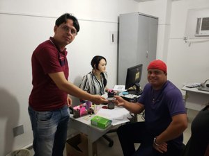 Polícia Civil inicia entrega de celulares recuperados em Maceió