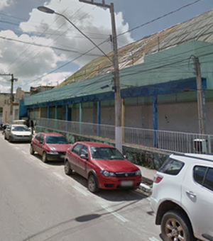 Criminoso invade consultório médico em Arapiraca e ameaça vítimas com arma de fogo