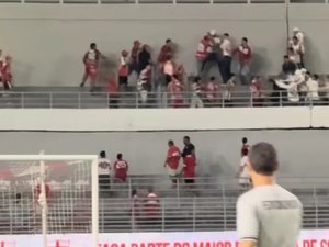 [Vídeo] Confronto entre torcidas organizadas marca o pós-jogo entre CRB e Ferroviário em Maceió
