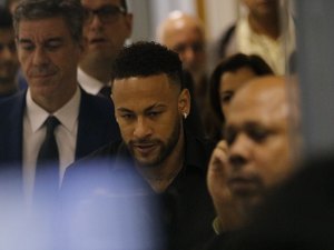 Justiça determina arquivamento de processo contra Neymar