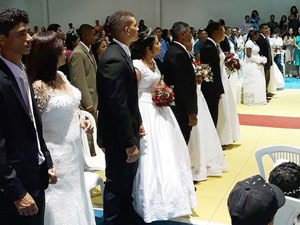 ?Casamento coletivo em Penedo formaliza união de 82 casais