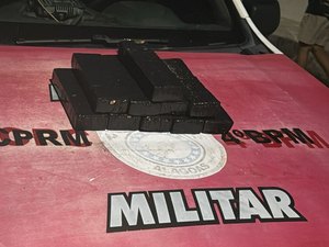 Polícia Militar de Alagoas apreende mais de 6kg de entorpecentes em área de mata no bairro Chã de Bebedouro, em Maceió
