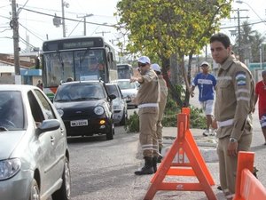 SMTT interdita parte do trânsito para jogo e corrida