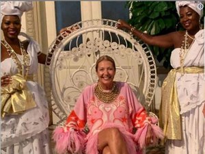 Diretora da Vogue Brasil é acusada de racismo por festa de aniversário