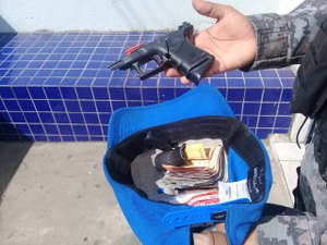 “Isso é desumano”, disse suspeito de apontar arma para mulher em padaria no Farol