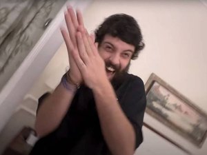 [Vídeo] Pizzas entregues aos fãs de Lady Gaga foram brincadeira de Diogo Defante
