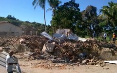 Prefeitura derruba casas sem aviso prévio