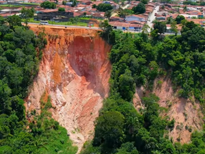 Defesa Civil interdita trânsito em área afetada por voçoroca em Rio Largo