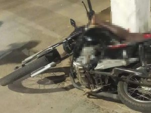 Criminosos saem de matagal e executam homem a tiros no Benedito Bentes, em Maceió