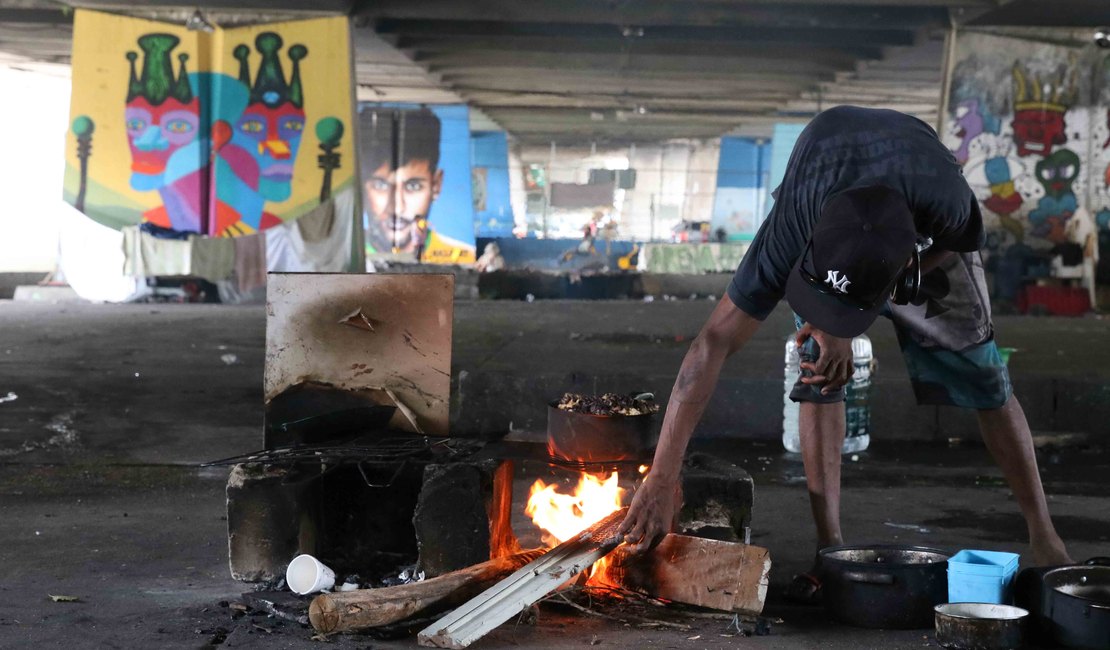 Pandemia 'empurra' desempregados para ruas e abrigos em SP