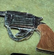 Suspeito de assalto é preso com arma de papelão em Maceió