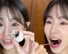 Morre influencer que ficou famosa por comer... produtos de maquiagem