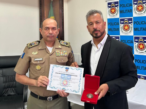 Presidente do ASA é homenageado pela PM durante reunião sobre segurança da final do Alagoano