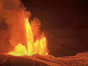 Vulcão entra em erupção com colunas de lava de 300 metros no Havaí