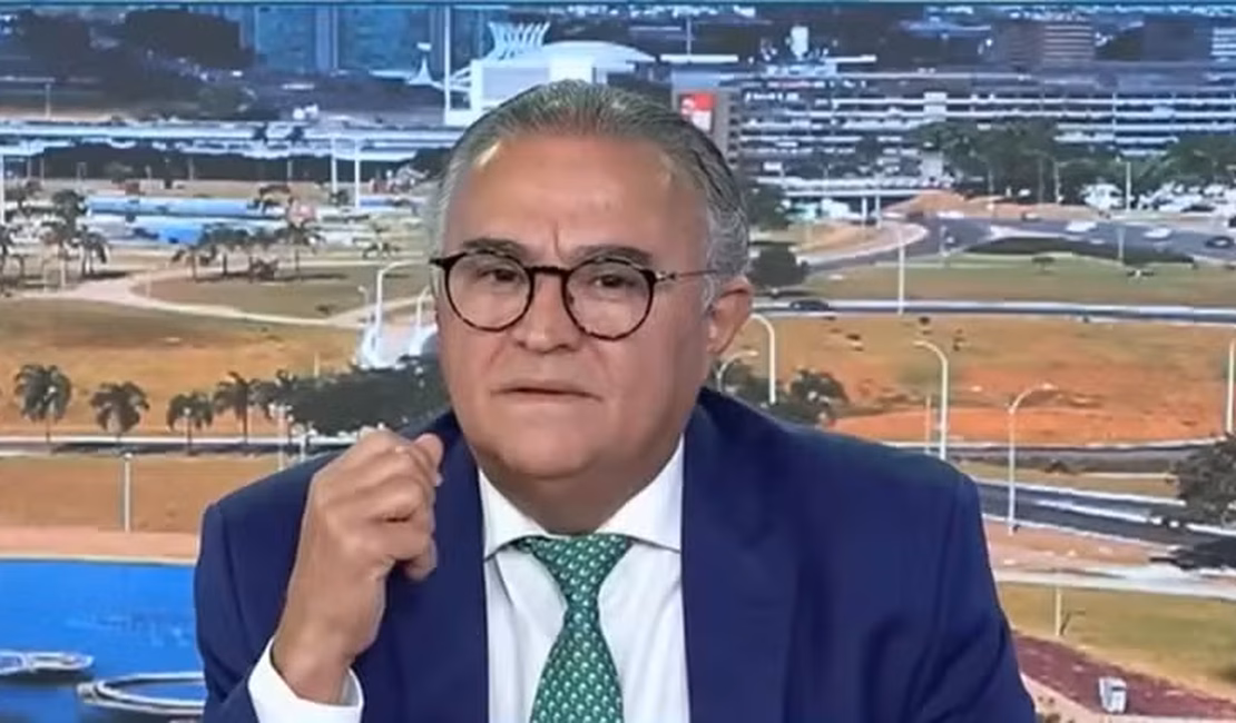 João Caldas compara Joaquim Barbosa a Neymar ao comentar troca de candidato do DC
