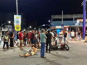 Motociclista com sinais de embriaguez avança sinal, provoca colisão e fica gravemente ferido em Delmiro