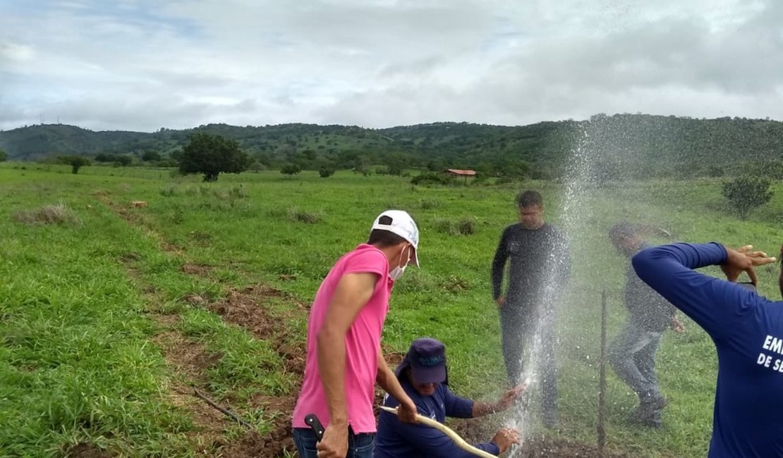 Casal flagra furto de água para irrigar bananeiras entre Quebrangulo e Palmeira dos Índios