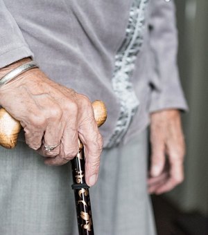 Aumentam os riscos de acidentes domésticos com idosos durante a pandemia