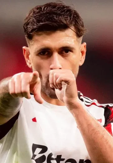 Com brilho de Arrascaeta, Flamengo sofre, mas vence Cruz Azul e avança no Mundial