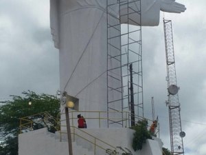 Pintor morre ao cair da estátua do Cristo do Goiti em Palmeira dos Índios