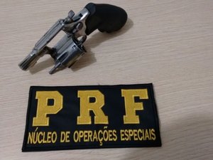 PRF prende homem por porte ilegal de arma, em Rio Largo/AL
