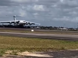 Avião cargueiro de origem soviética faz parada técnica em aeroporto de Alagoas