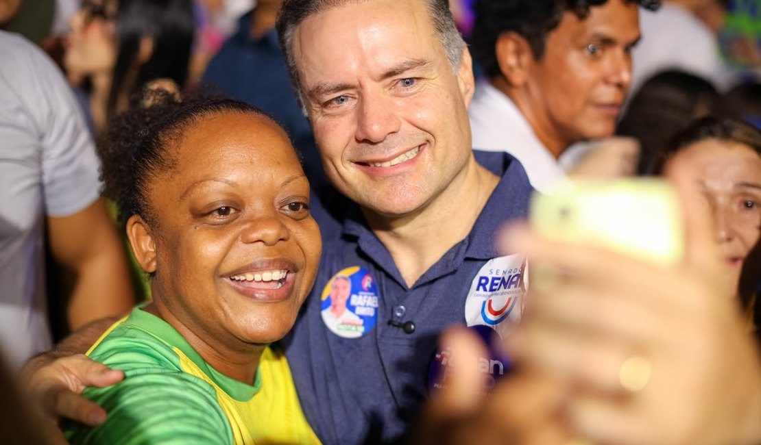 Renan Filho propõe bolsa para alunos com boas notas e promete novo ciclo de investimentos na educação