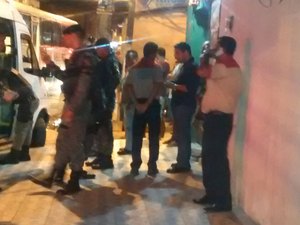 Tentativa de assalto a van termina com um morto e grávida ferida