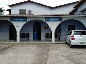 Motocicleta roubada é encontrada com marcas de tiros 