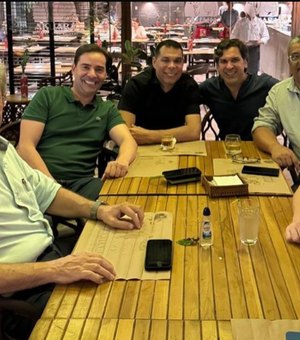 Reunião discute Isnaldo Bulhões candidato ao governo com esposa de JHC como vice
