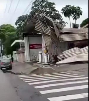 Cobertura de posto de combustíveis desaba no Trapiche da Barra