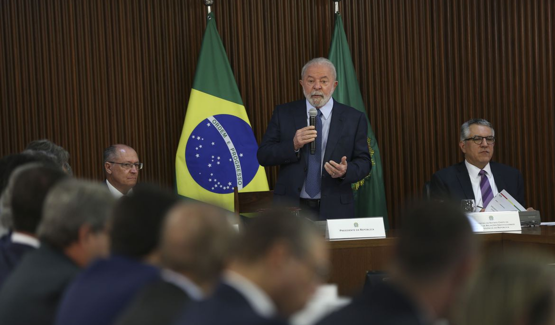 Em reunião com governadores, Lula acerta criação de plano comum de obras