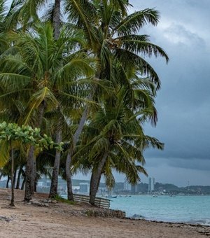 Inmet emite alerta de chuvas intensas para 54 cidades de Alagoas