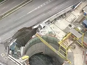 Obra do metrô desmorona em São Paulo e interdita Marginal Tietê