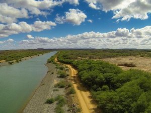 Em meio a maior seca, transposição do rio São Francisco divide nordestinos
