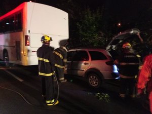 Carro e ônibus colidem na Ladeira do Catolé e homem fica ferido