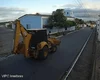 Imagens mostram momento em que retroescavadeira atinge motociclista em Arapiraca