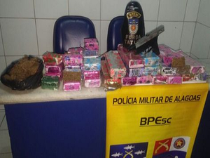 Jovem é preso transportando mais de 20kg de maconha em carrinho de mão