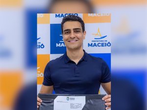Prefeito JHC anuncia reajuste salarial para todos os servidores públicos do município