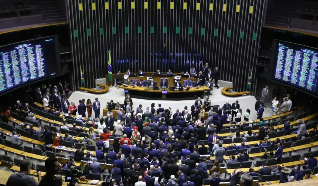 Câmara aprova retirada de gastos em educação e saúde custeados pelo Fundo Social do arcabouço fiscal