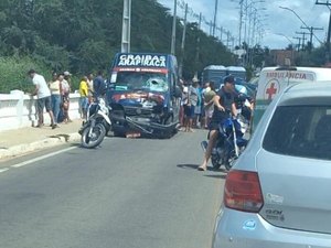 Van e motocicleta colidem em Craíbas