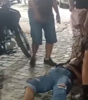 [Vídeo] Colisão entre carro e moto deixa jovem ferida na Avenida Durval de Góes Monteiro