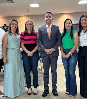 Prefeito eleito por Matriz do Camaragibe, Fernando Henrique, participa de reunião com governador Paulo Dantas