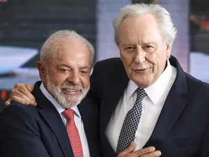 Lewandowski entrega carta de demissão do Ministério da Justiça a Lula